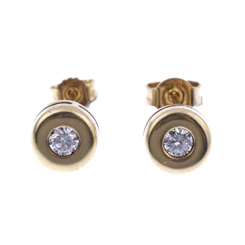 DIAMONDS STUD EARRINGS.