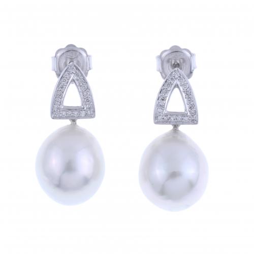 LONG EARRINGS WITH DIAMONDS AND PEARL.