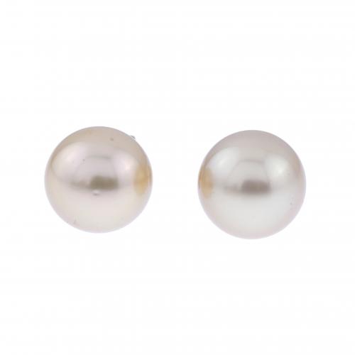 STUD EARRINGS WITH GOLDEN PEARL.