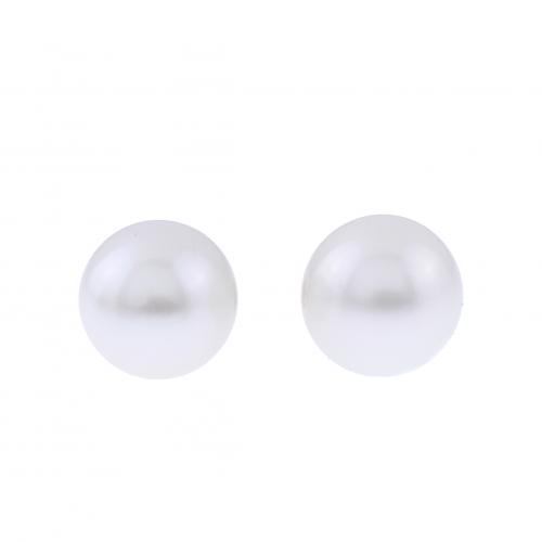 STUD EARRINGS WITH AUSTRALIAN PEARL.