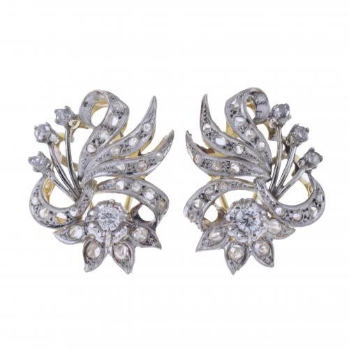 PENDIENTES FLORALES CON DIAMANTES.