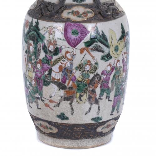 CHINESE NANKIN VASE, LATE 19TH - EARLY 20TH CENTURY.