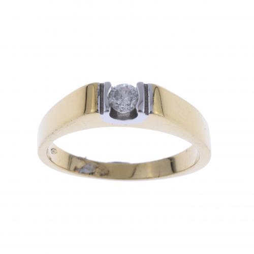 SOLITAIRE DIAMOND RING.