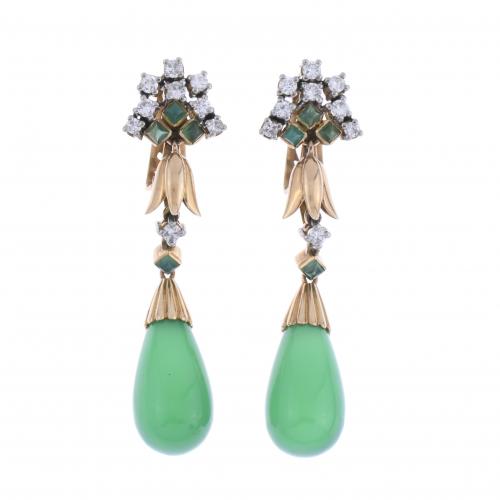 LONG EARRINGS WITH DIAMONDS AND GREEN JADE.