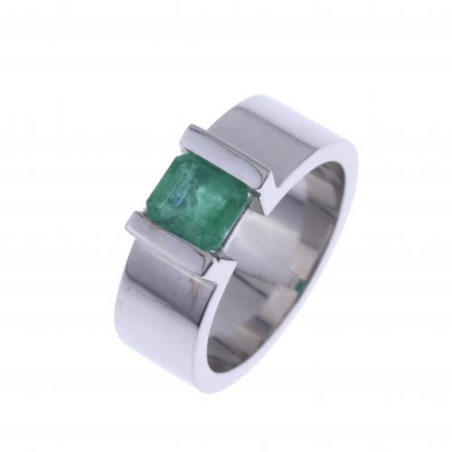 SOLITAIRE RING WITH AN EMERALD.