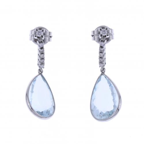 LONG EARRINGS WITH DIAMONDS AND AQUAMARINE.