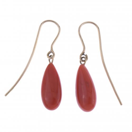 NATURAL CORAL TEARDROP EARRINGS.