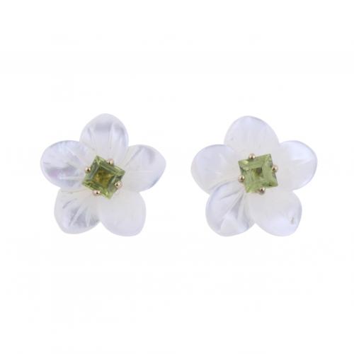 PENDIENTES FLOR DE NACAR CON PERIDOTO.