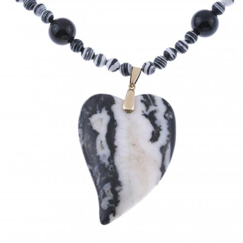 NECKLACE WITH ZEBRA-PATTERNED ONYX.