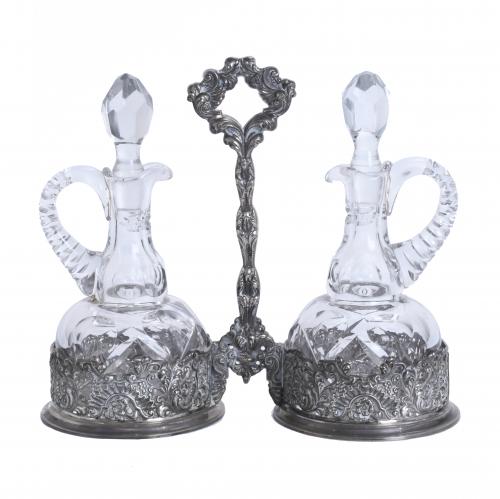 BARCELONQA CRUETS STAND IN SILVER, MID 20TH CENTURY.