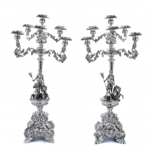 PAREJA DE GRANDES CANDELABROS ISABELINOS-ALFONSINOS EN PLATA, 1860-1880.