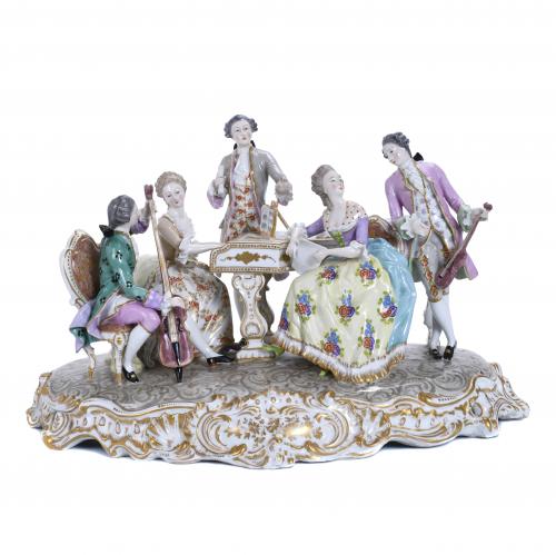 "MUSIC SCENE", MEISSEN-STYLE FIGURAL GROUP, EARLY DECADES 20TH CENTURY.