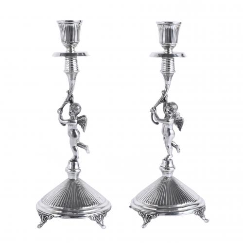 PAIR OF SPANISH SILVER CANDLESTICKS, 20TH CENTURY.