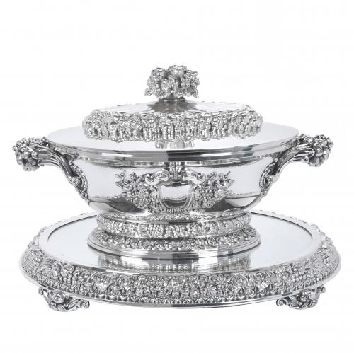 BAGUÉS. LARGE BARCELONA SILVER TUREEN WITH "SURTOUT", MID 20TH CENTURY.