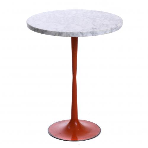 SIGUIENDO MODELOS DE EERO SAARINEN (1910-1961). MESA AUXILIAR TIPO TULIP, SIGLO XX.