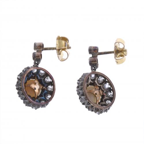 PENDIENTES LARGOS ROSETONES CON DIAMANTES Y PERLAS.