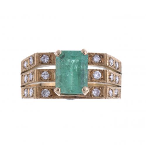 RING WITH EMERALD AND DIAMONDS.