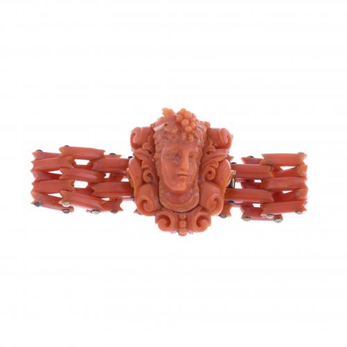 PULSERA EN CORAL CON RELIEVE.