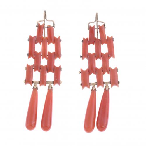 CORAL LONG EARRINGS.