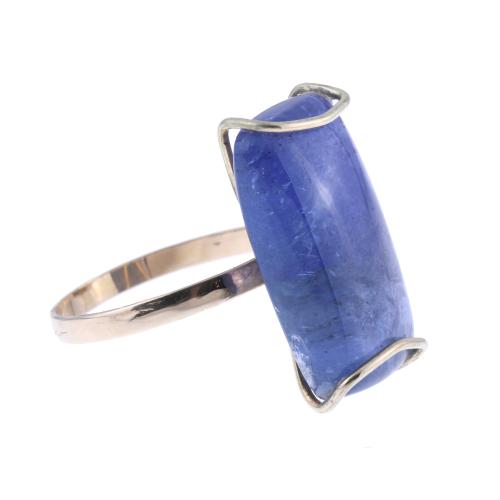 RING WITH TANZANITE.