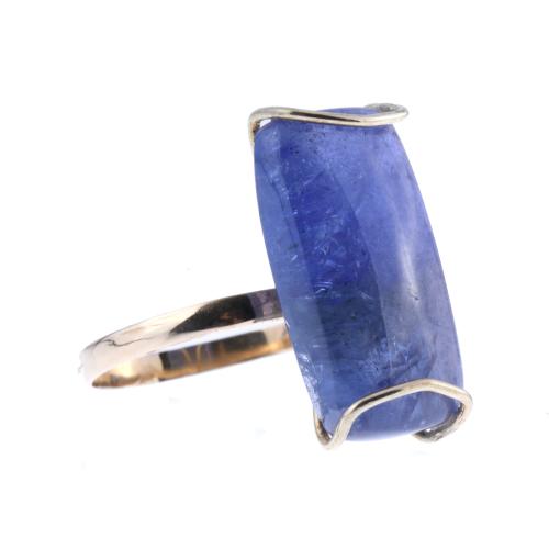 RING WITH TANZANITE.