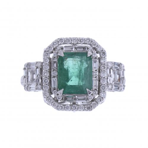 LARGE DIAMONDS AND EMERALD RING.