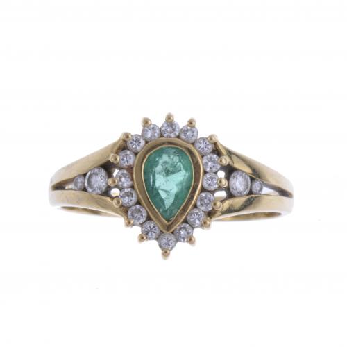 DIAMONDS AND EMERALD RING.