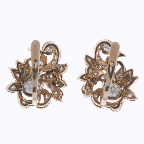 PENDIENTES FLORALES CON DIAMANTES.