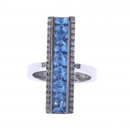 SHUTTLE RING WITH BLUE TOPAZES AND DIAMONDS.