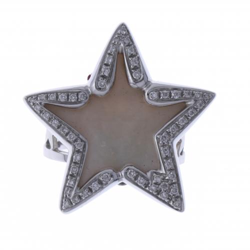 STAR RING WITH DIAMONDS AND MOTHER-OF-PEARL.