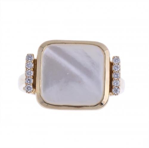 SIGNET RING WITH MOTHER-OF-PEARL AND DIAMONDS.