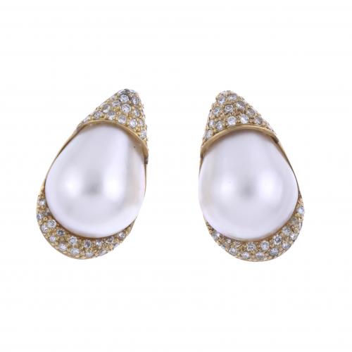 FERRAN CONTRERAS. MABÉ PEARL EARRINGS.