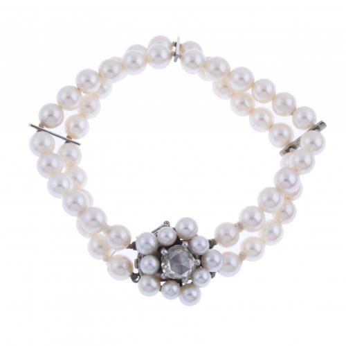 PEARLS AND DIAMOND BRACELET.