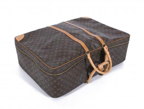 LOUIS VUITTON. MALETA "SIRIUS".