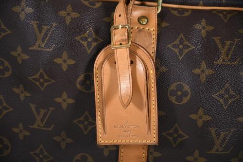 LOUIS VUITTON. MALETA "SIRIUS".