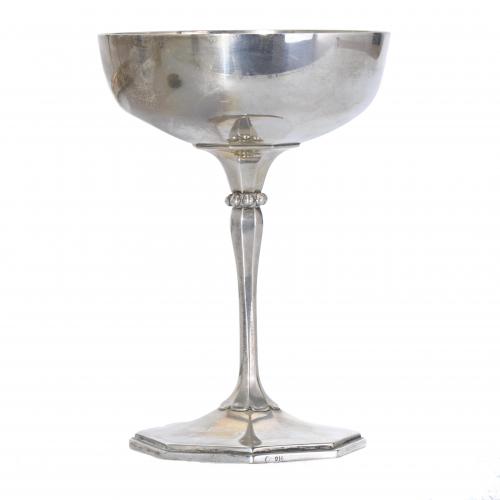 SET OF SIX SPANISH CAVA GLASSES AND A TRAY IN SILVER, MID 2