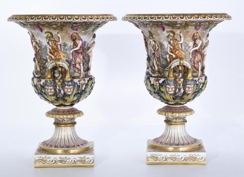 PAIR OF MEDICI-LIKE ITALIAN GOBLETS, SECOND HALF OF THE 20T