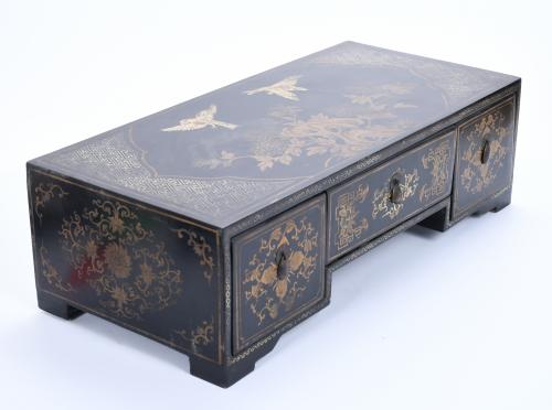 SMALL CHINESE TABLE-TOP CHEST OF DRAWERS, 20TH CENTURY.