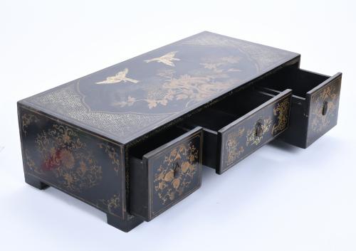 SMALL CHINESE TABLE-TOP CHEST OF DRAWERS, 20TH CENTURY.