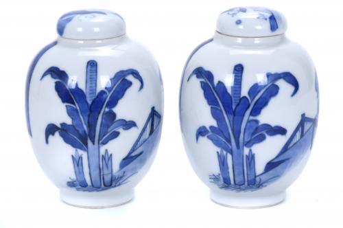 PAIR OF SMALL CHINESE JARS, 19TH-20TH CENTURY.