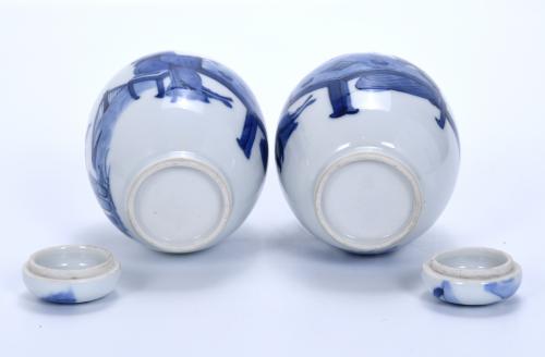 PAIR OF SMALL CHINESE JARS, 19TH-20TH CENTURY.