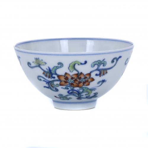 SMALL CHINESE BOWL, 20TH CENTURY.