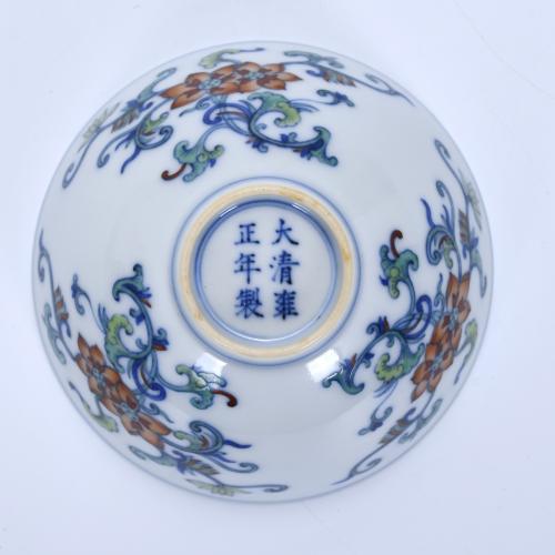 SMALL CHINESE BOWL, 20TH CENTURY.