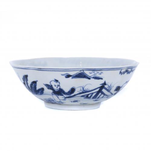 CHINESE BOWL, 20TH CENTURY.