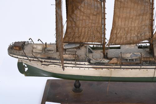 DOS MAQUETAS DE BARCOS, SIGLO XX.