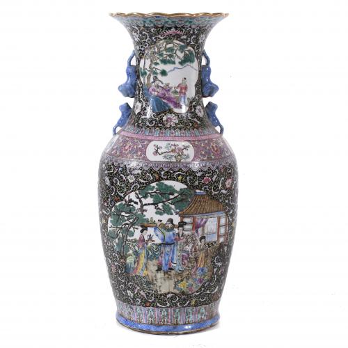 LARGE CHINESE VASE, MID 20TH CENTURY.