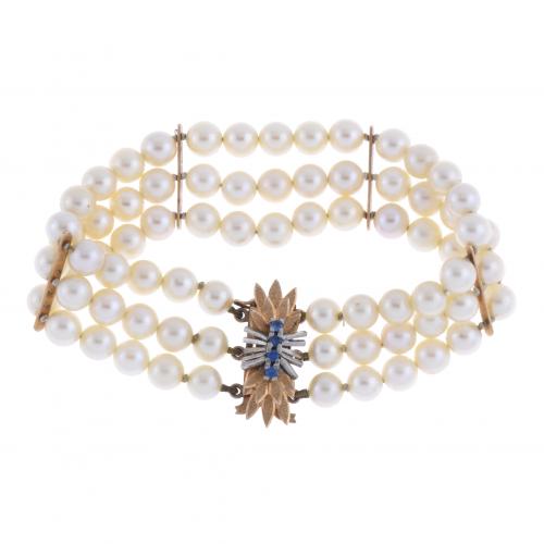 PEARLS BRACCELET.