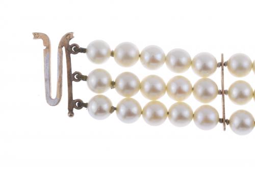 PEARLS BRACCELET.