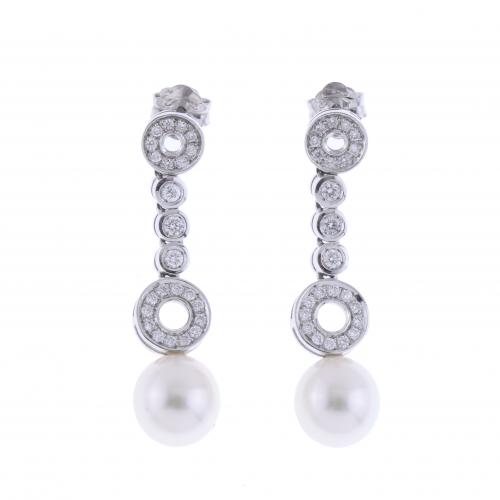 PENDIENTES LARGOS CON DIAMANTES Y PERLA.