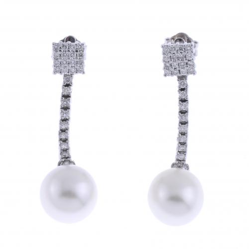 DETACHABLE LONG EARRINGS WITH DIAMONDS AND PEARL.